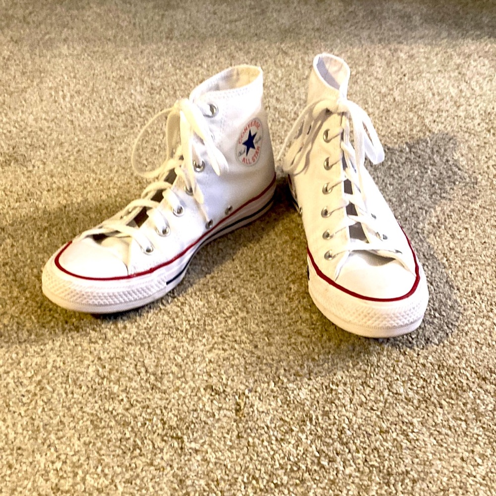 White Converse. Womens size 7 and a half. Like new.